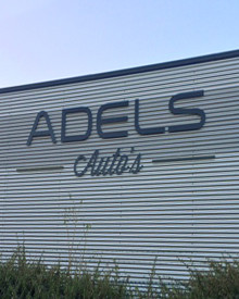 gevelreclame_Adels-Autos_Veen